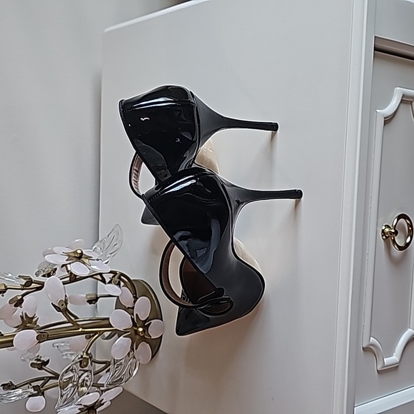 Manolo Blahnik Campari Patent Mary Jane Pumps - Picture 4 of 11